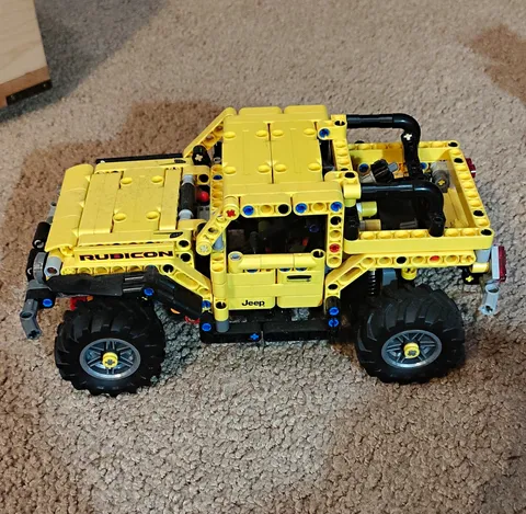 LEGO Technic Jeep Wrangler 42122 Set 665 pcs Complete, No Box/No Manual