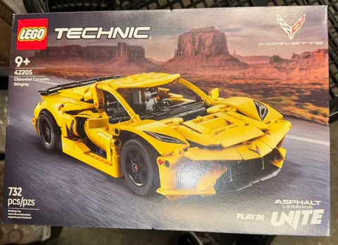 LEGO Technic 42205 Chevrolet Corvette Stingray 732 pcs 9+ Asphalt Legends