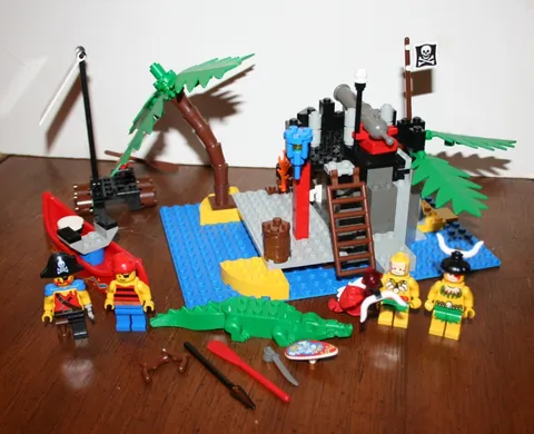 Vintage 1995 Lego 1788: Pirates I - Treasure Chest - 99% Complete!