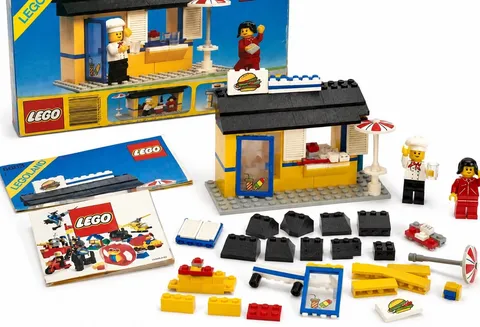 Vintage 1983 LEGO 6683 Hamburger Stand 100% Complete Box Instructions Minifigs
