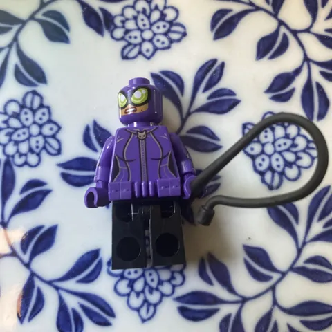 LEGO DC Super Heroes Lego MiniFigure Catwoman Minifig 70902 WITH WHIP