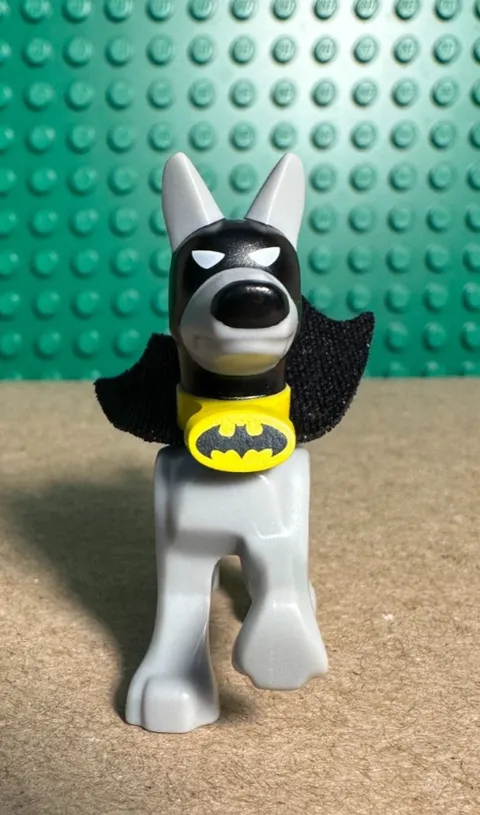 LEGO Set 76110 Superheroes Ace The Bat-Hound Dog Minifigure W/ Cape Batman DC 