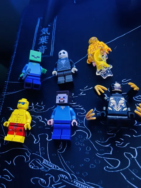 LEGO Minifig Bulk Pack Mixed Pieces