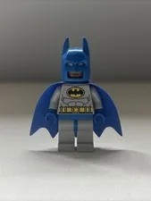 Lego DC Batman Blue Cape Minifigure Light Bluish Gray Suit Batman II sh0111