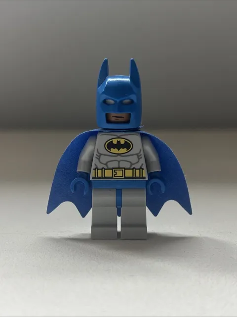 Lego DC Batman Blue Cape Minifigure Light Bluish Gray Suit Batman II sh0111