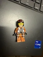 LEGO Poe Dameron Minifigure Pilot Jumpsuit with Helmet, Star Wars 75102
