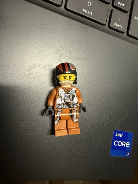 LEGO Poe Dameron Minifigure Pilot Jumpsuit with Helmet, Star Wars 75102