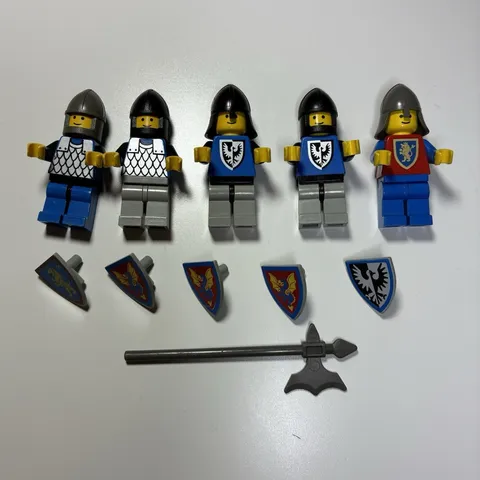 LEGO Castle Knights Minifigures Lot of 5 w/ Shields & Halberd Weapon