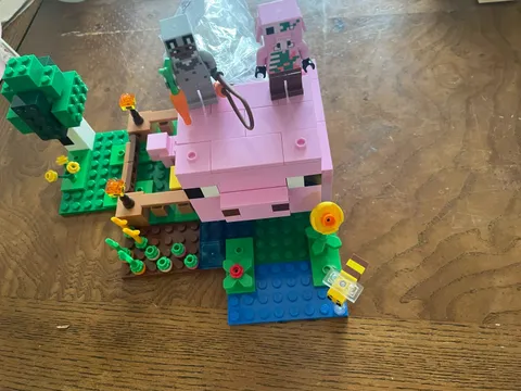 LEGO Minecraft: The Baby Pig House (21268) 100% complete