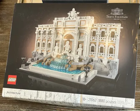 LEGO ARCHITECTURE: Trevi Fountain (21062) New in Box 1880 pcs