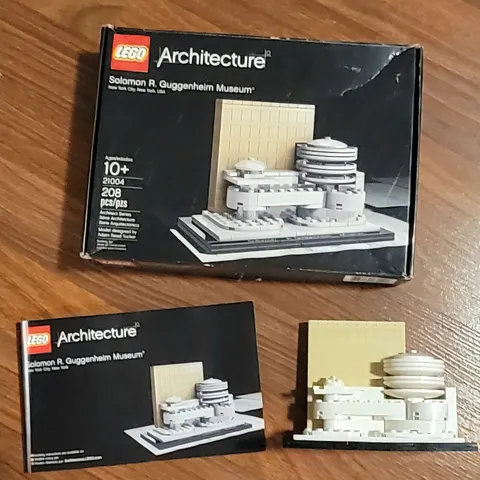 LEGO ARCHITECTURE: Solomon Guggenheim Museum (21004)