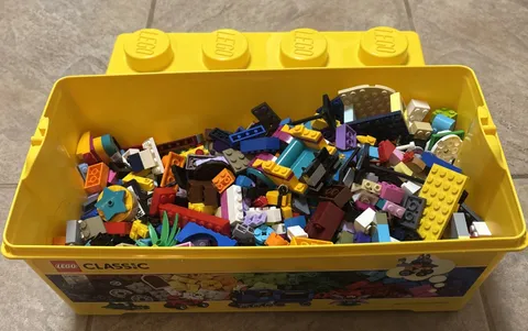 2015 Yellow LEGO #10696 Classic Brick Tub Container Over 4 Pounds Of LEGO’S NICE