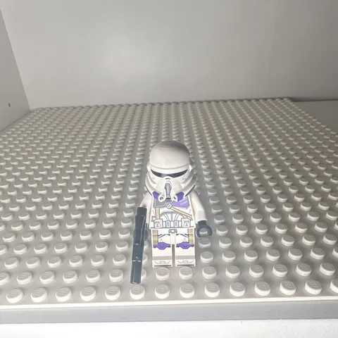 LEGO® Star Wars 187th Legion Clone Commander Minifigure w/ Blaster 75342