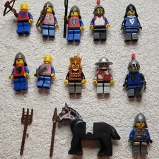 LEGO Castle Knights Minifigures Lot w/ Horse, Helmets & Weapons Accessories