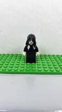LEGO Evil Queen In Disguise mini figure 