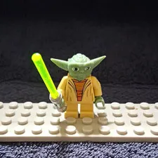 LEGO Star Wars Yoda Minifigure Plastic Figure with Green Lightsaber
