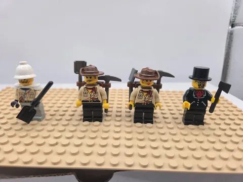 LEGO Adventurers Desert Minifigure Mr & Mrs Johnny Thunder + Baron Von Sinister