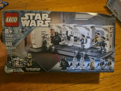 LEGO Star Wars: Boarding the Tantive IV 75387 New Minor Box Damage Free Ship 