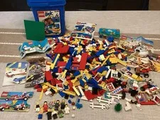 Large LEGO lot 1980’s Figures, Vehicles, Legoland Mini 1638, 6591, 6551, Read