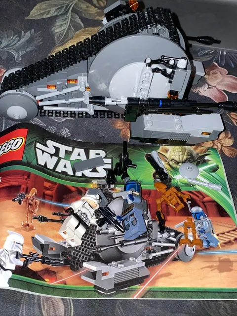 LEGO Star Wars: Corporate Alliance Tank Droid (75015) Jengo Fett