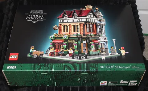 Lego Icons - Tudor Corner - 10350 - 2025 - 3266 Pieces - New In Box