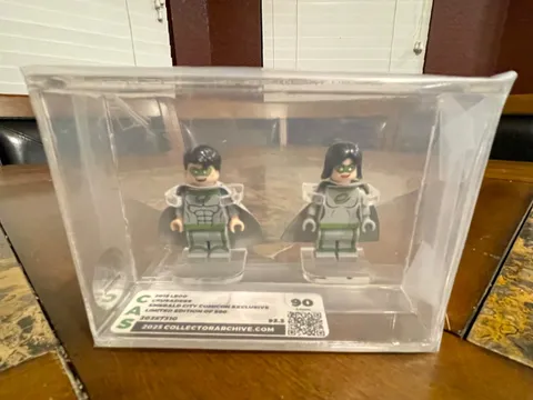 LEGO 2015 CRUSADERS EMERALD CITY COMIC CON ECCC EXCLUSIVE CAS 90 NOT AFA SDCC