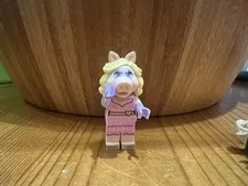LEGO The Muppets Ms. Piggy Minifigure