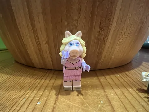LEGO The Muppets Ms. Piggy Minifigure