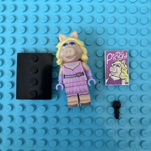 Lego Miss Piggy Muppets Minifigure 71033 Disney Series Collectible