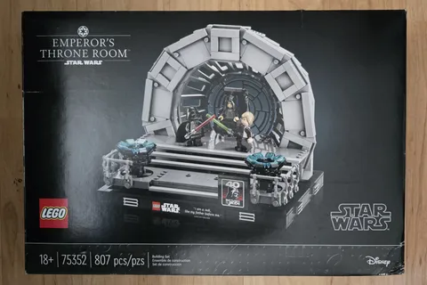 LEGO Star Wars: Emperor's Throne Room Diorama (75352) New/Sealed