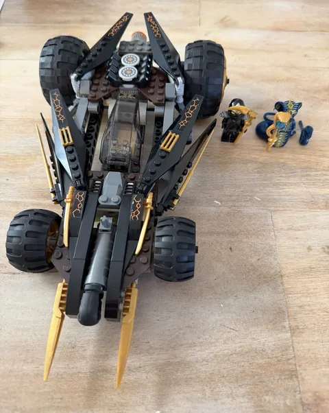LEGO NINJAGO Cole's Tread Assault 9444 Set with Cole & Skales Minifigures