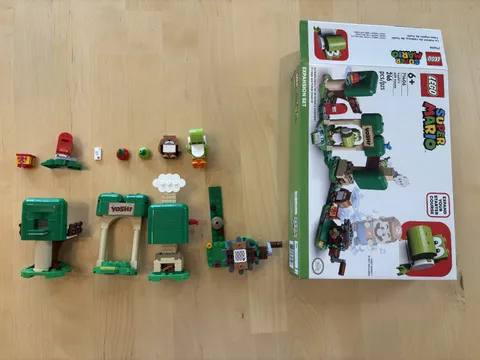 LEGO Super Mario: Yoshi's Gift House (71406) with Box