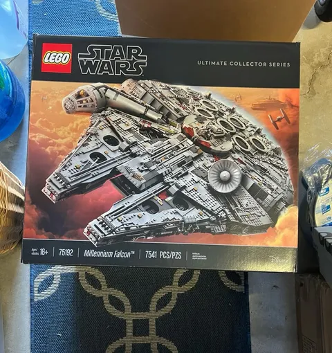 LEGO Star Wars Millennium Falcon UCS (Read description)