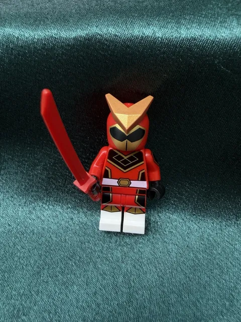 LEGO Super Warrior Minifigure Series 20 w/ Red Sword 71027