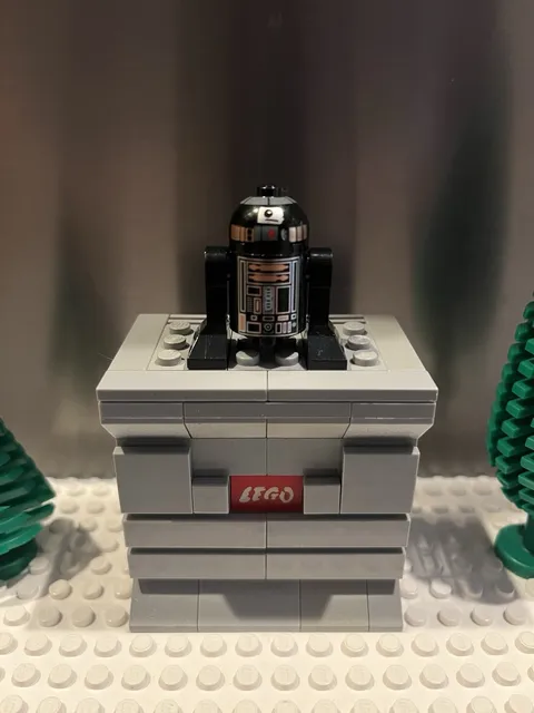 LEGO Star Wars Astromech Droid R2-Q5 Minifigure Rare Retired SW0213