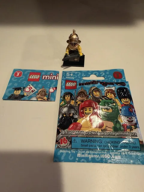 LEGO Minifigures Series 5 Roman Gladiator (item #8805)