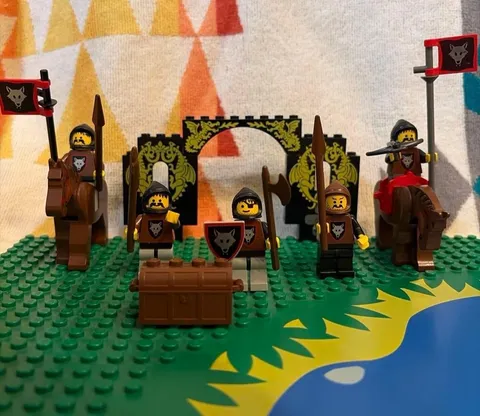 LEGO Minifigure Classic Castle Wolfpack Lot Set Bulk Sale