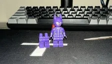Lego Catwoman Minifigure Purple Suit w/ Extra Legs Piece Plastic