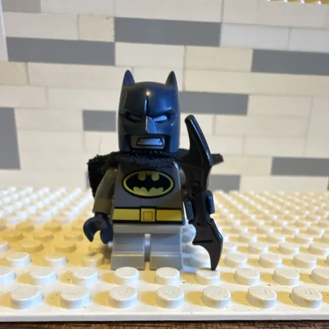 LEGO Batman Minifigure Black Cape Fabric Cowl/Helmet Plastic Batarang