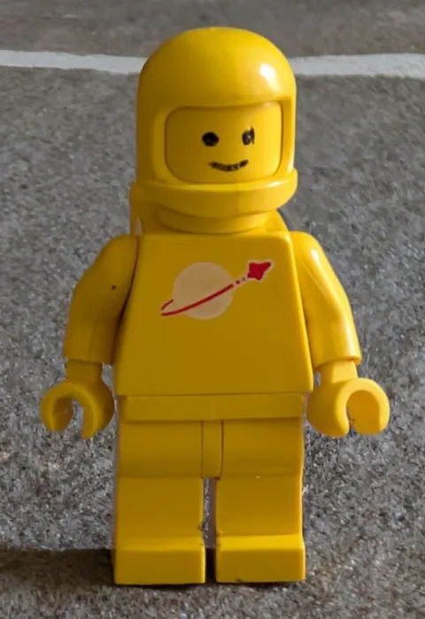 LEGO CLASSIC YELLOW SPACE MAN MINIFIGURE ASTRONAUT (Gold Planet) 1984 - 1986