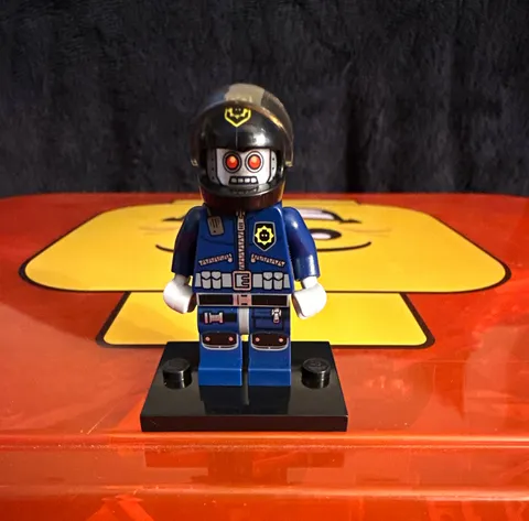 The LEGO Movie Robo Swat Minifig