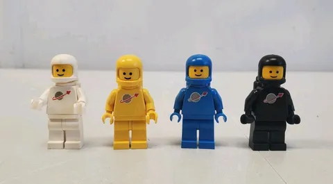 Vintage LEGO Classic Space Astronaut Minifigure Lot Of 4 White Yellow Blue Black