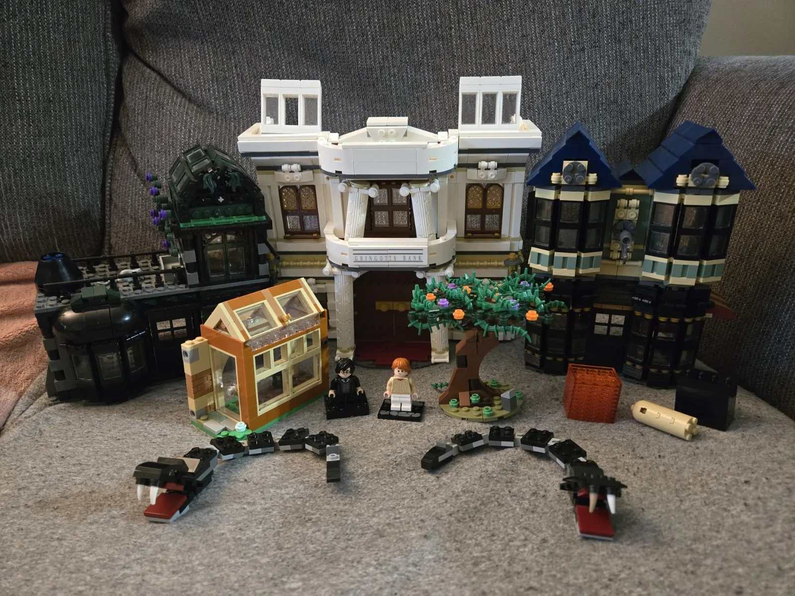 *BUILDINGS ONLY* LEGO Harry Potter: Diagon Alley 10217 + Extra Pieces Snakes