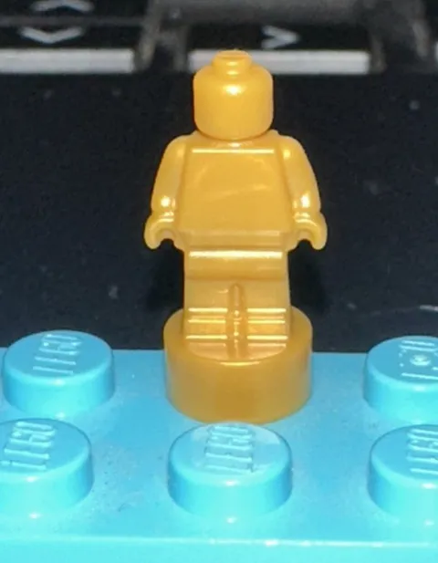 LEGO Ninjago City Gardens 71741 Pearl Gold Statue Trophy Microfig Statuette