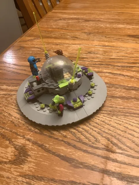 Alien Conquest UFO Abduction 7052 Lego Set 2011 mostly complete