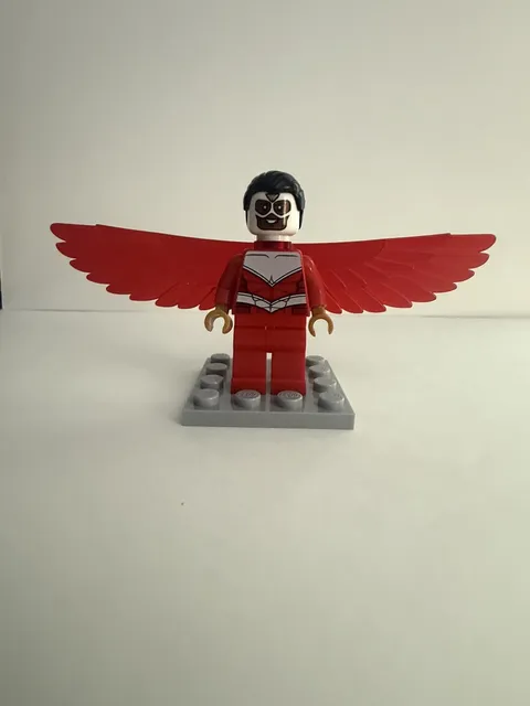 New LEGO Minifigure - Marvel Super Heroes - Falcon, Red - sh0099