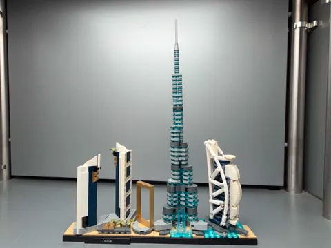USED LEGO Architecture Dubai 21052