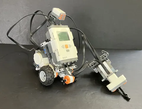 Lego Mindstorms Education NXT 2.0 ROBOT / Parts or Repair ( UNTESTED )