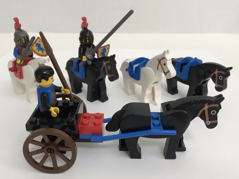 Vintage Lego Castle Knights Horses Cart & More! Lot of 5 Horses & 3 Minifigures
