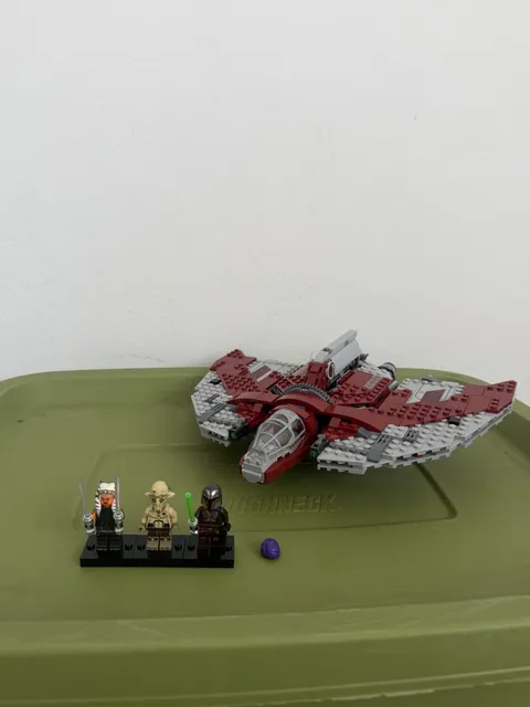LEGO Star Wars: Ahsoka Tano's T-6 Jedi Shuttle (75362)